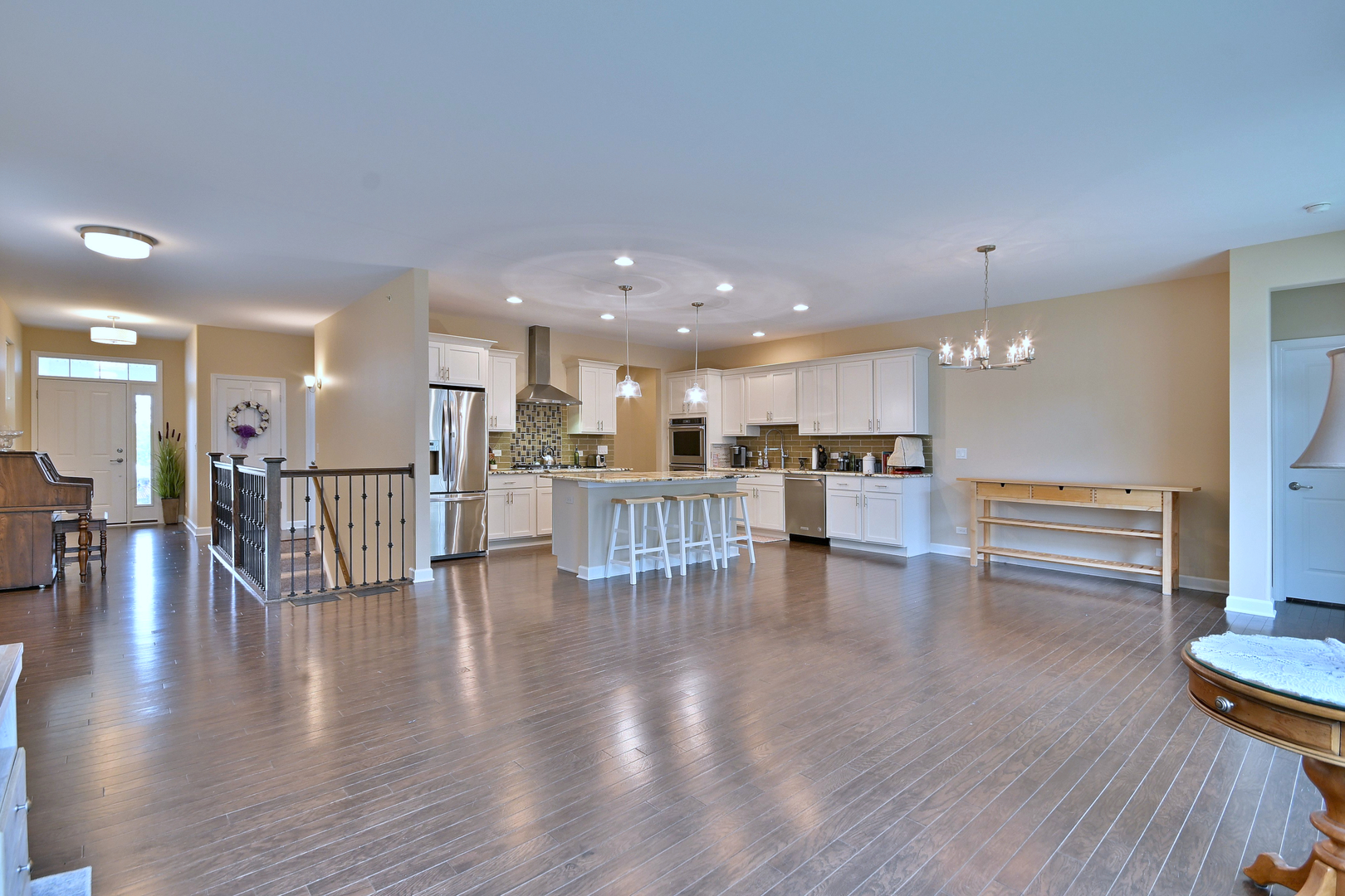 222 N Sunset Lane, Addison, IL 60101