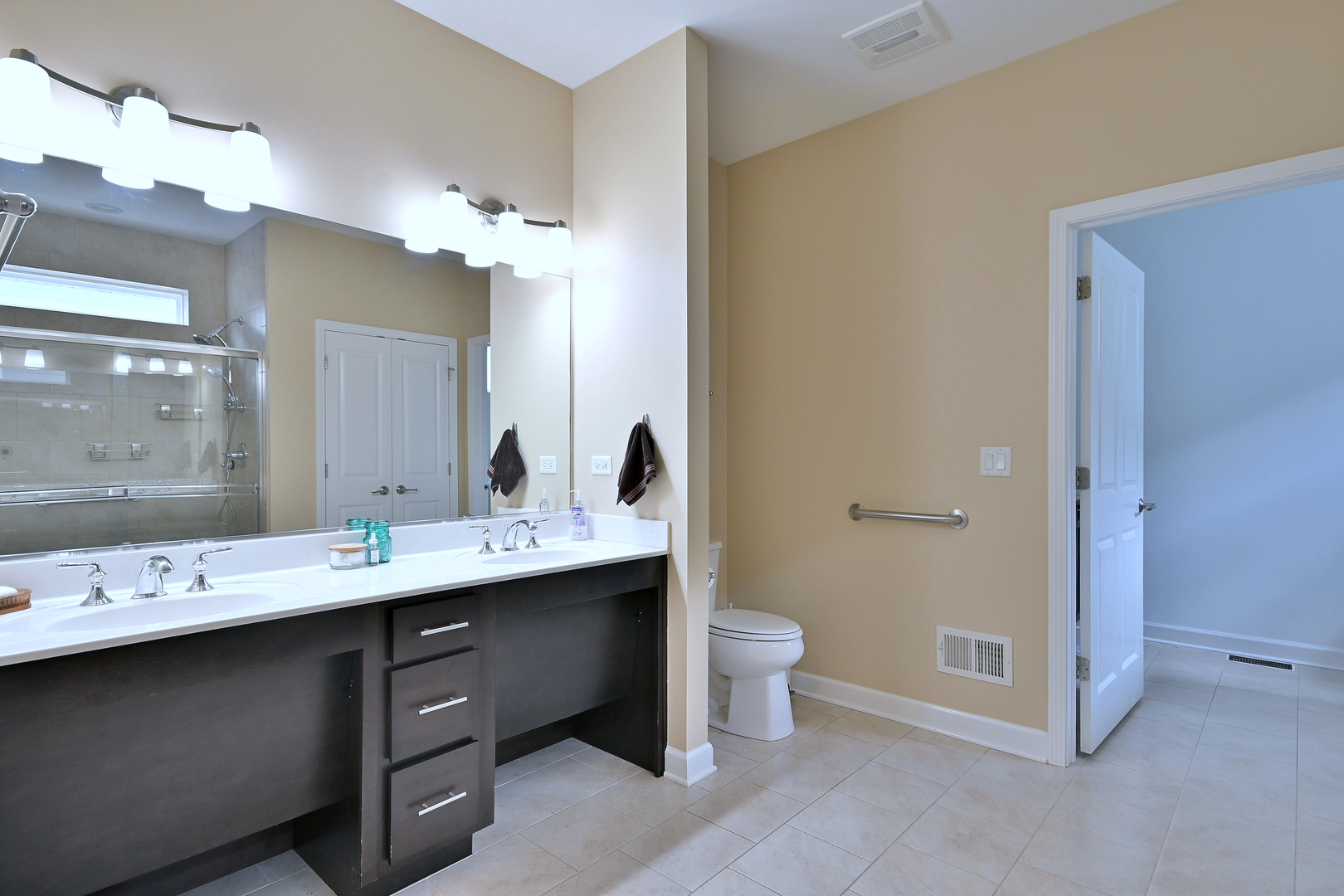 222 N Sunset Lane, Addison, IL 60101