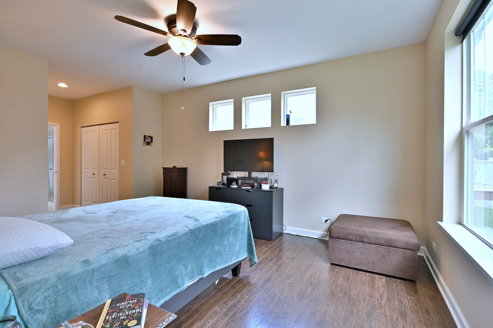 222 N Sunset Lane, Addison, IL 60101