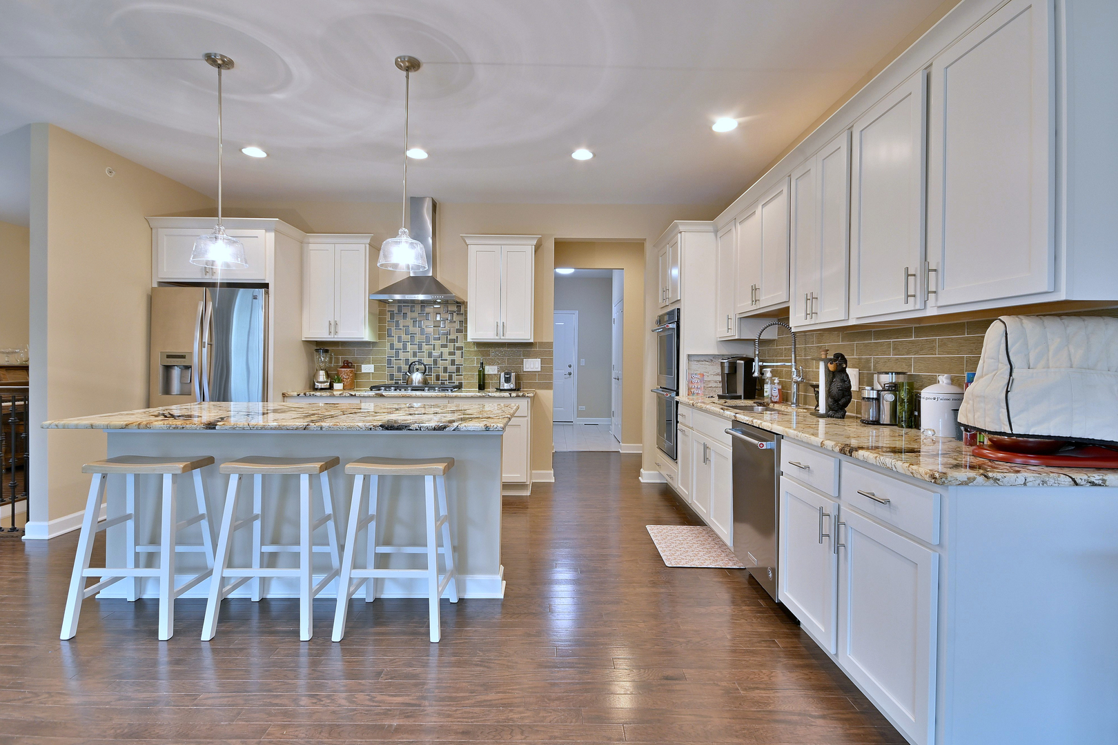 222 N Sunset Lane, Addison, IL 60101
