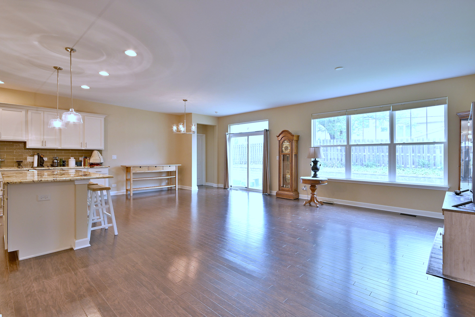 222 N Sunset Lane, Addison, IL 60101