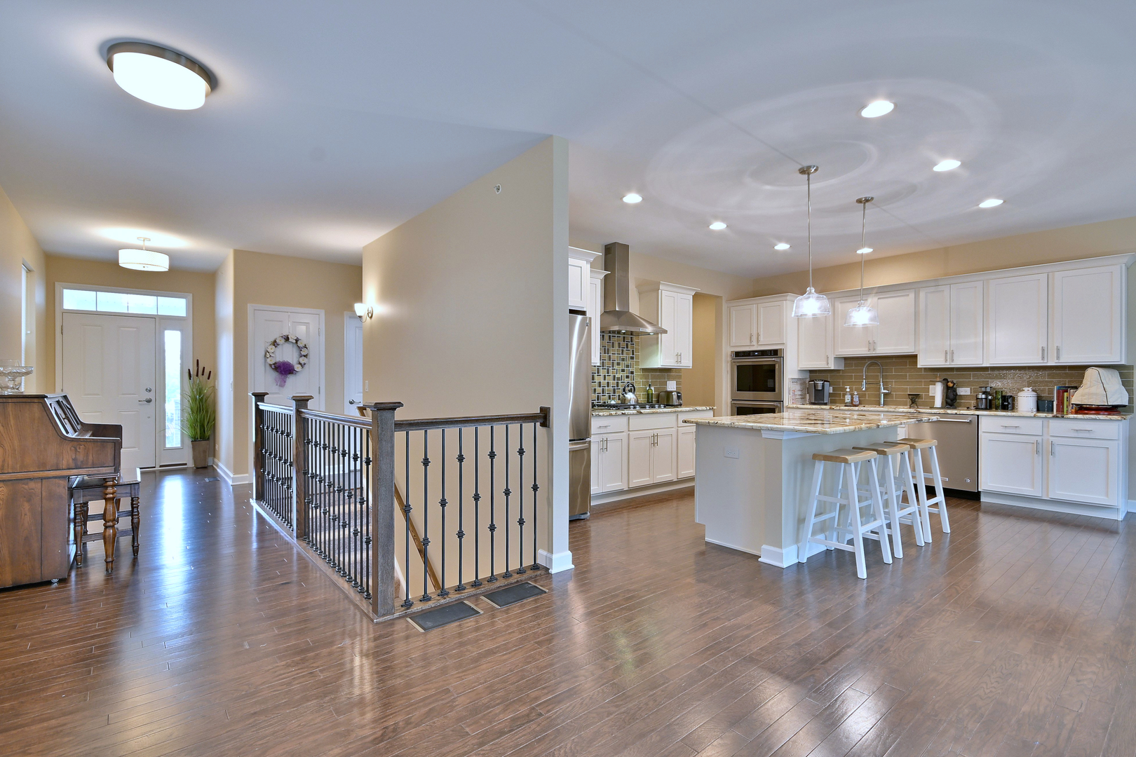 222 N Sunset Lane, Addison, IL 60101