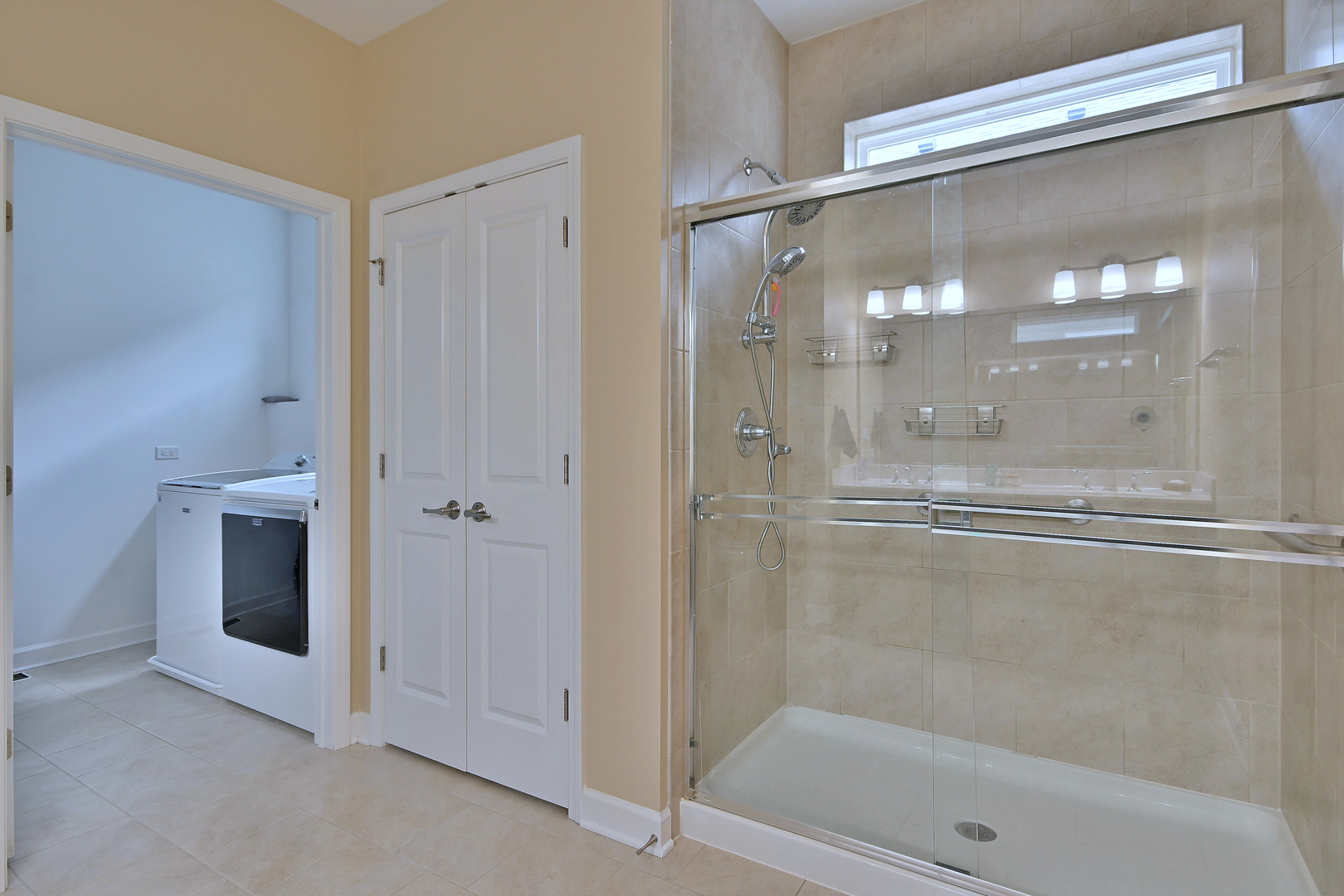 222 N Sunset Lane, Addison, IL 60101