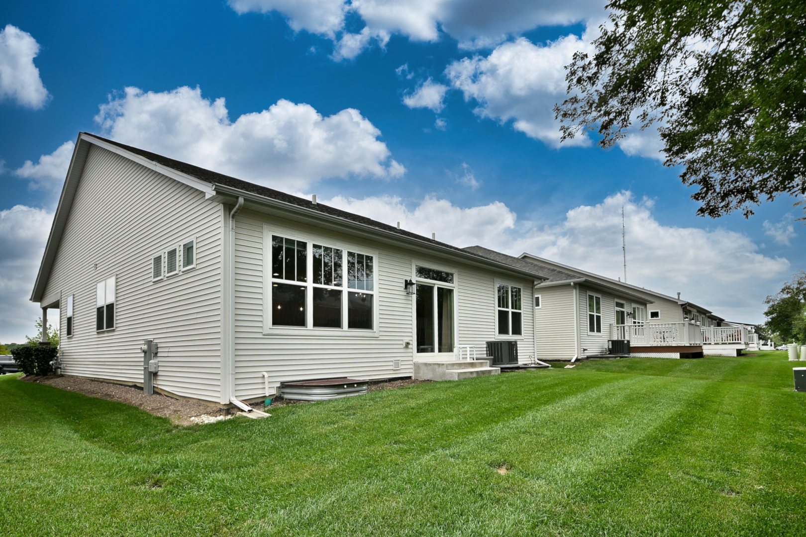 222 N Sunset Lane, Addison, IL 60101