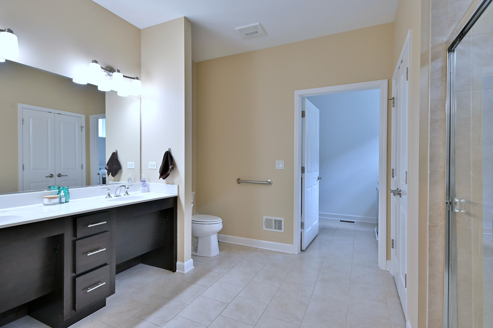 222 N Sunset Lane, Addison, IL 60101