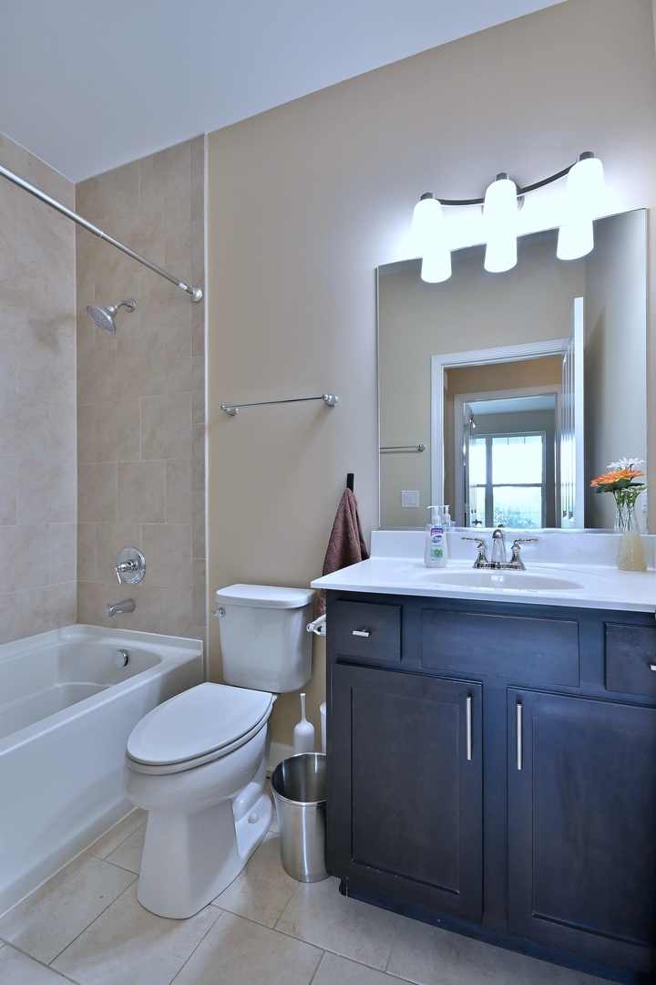 222 N Sunset Lane, Addison, IL 60101