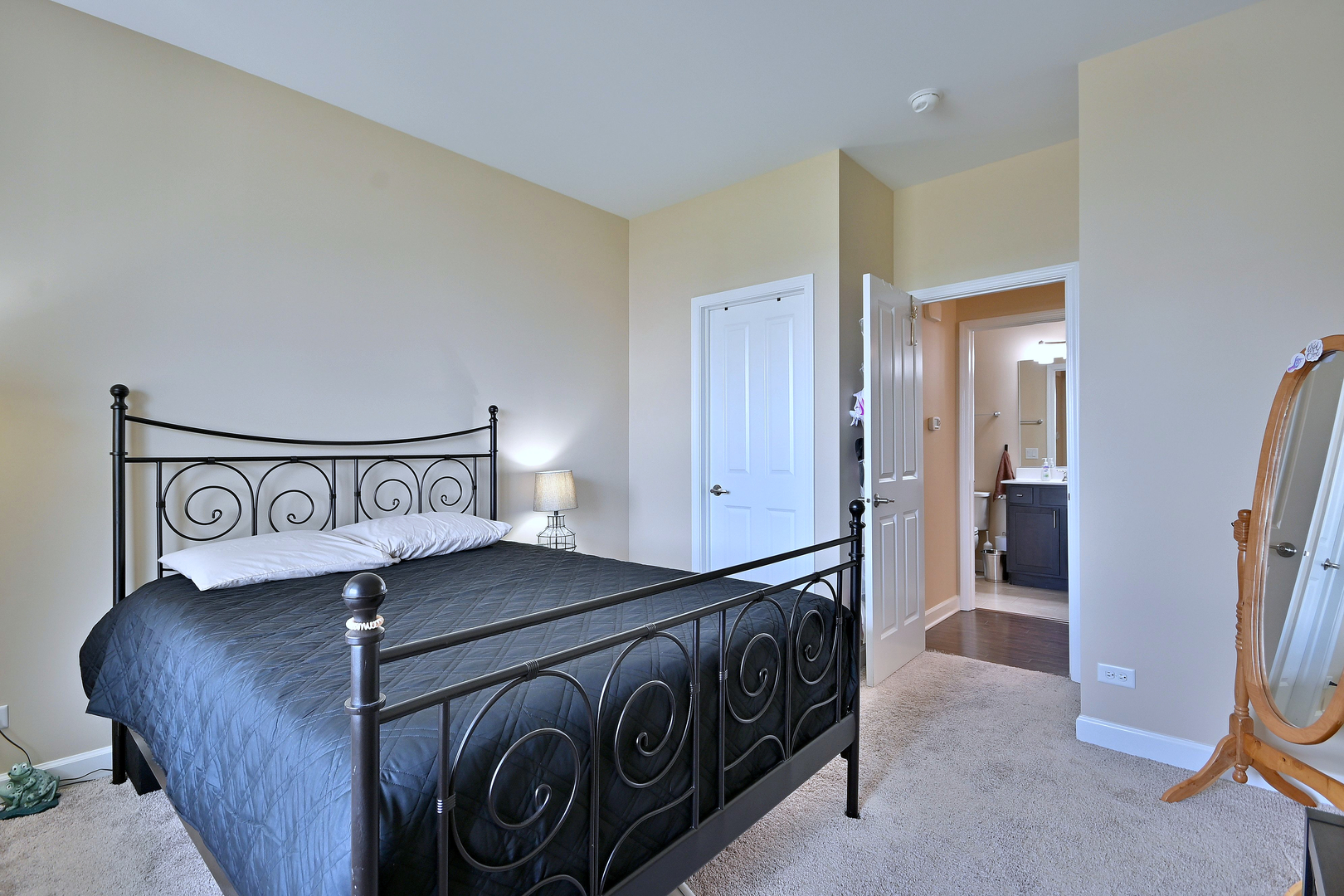 222 N Sunset Lane, Addison, IL 60101