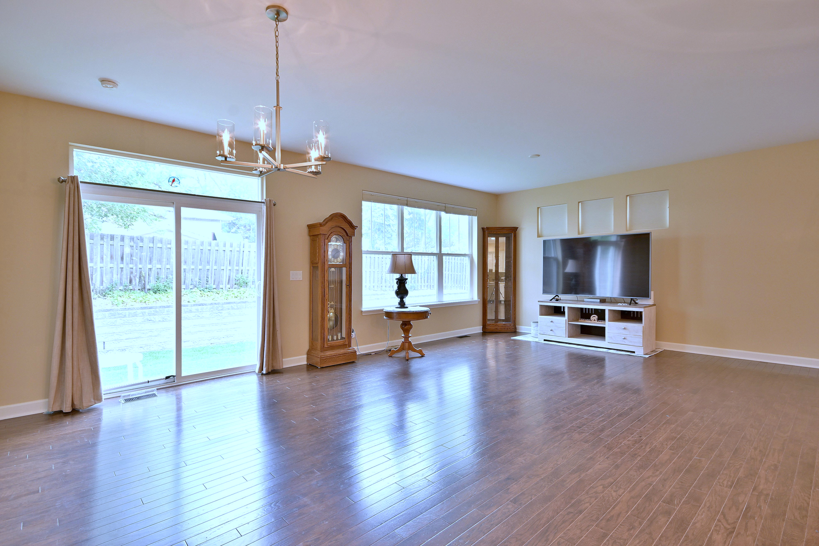222 N Sunset Lane, Addison, IL 60101