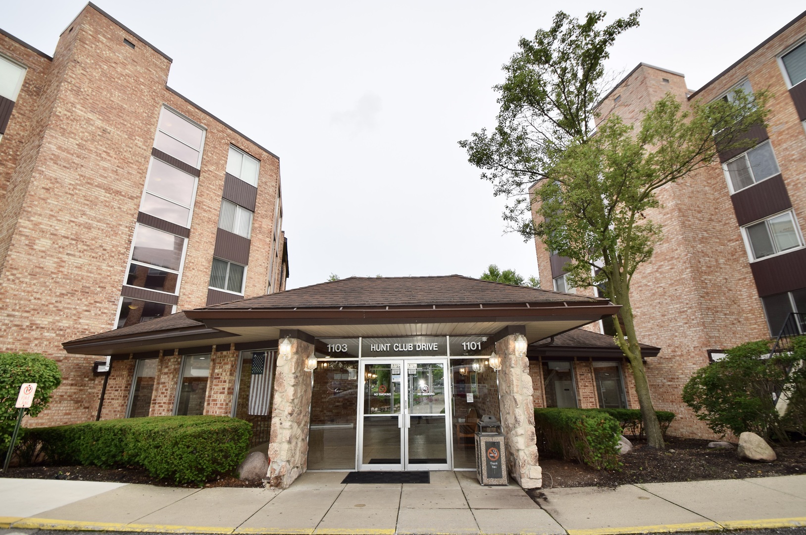1101 S Hunt Club Drive #115, Mount Prospect, IL 60056