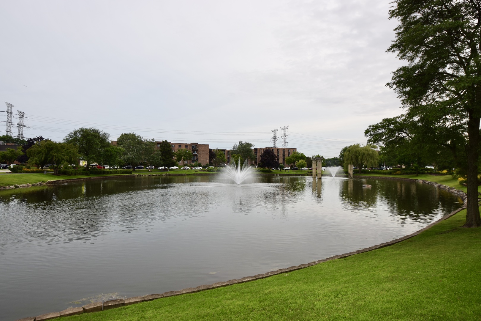 1101 S Hunt Club Drive #115, Mount Prospect, IL 60056