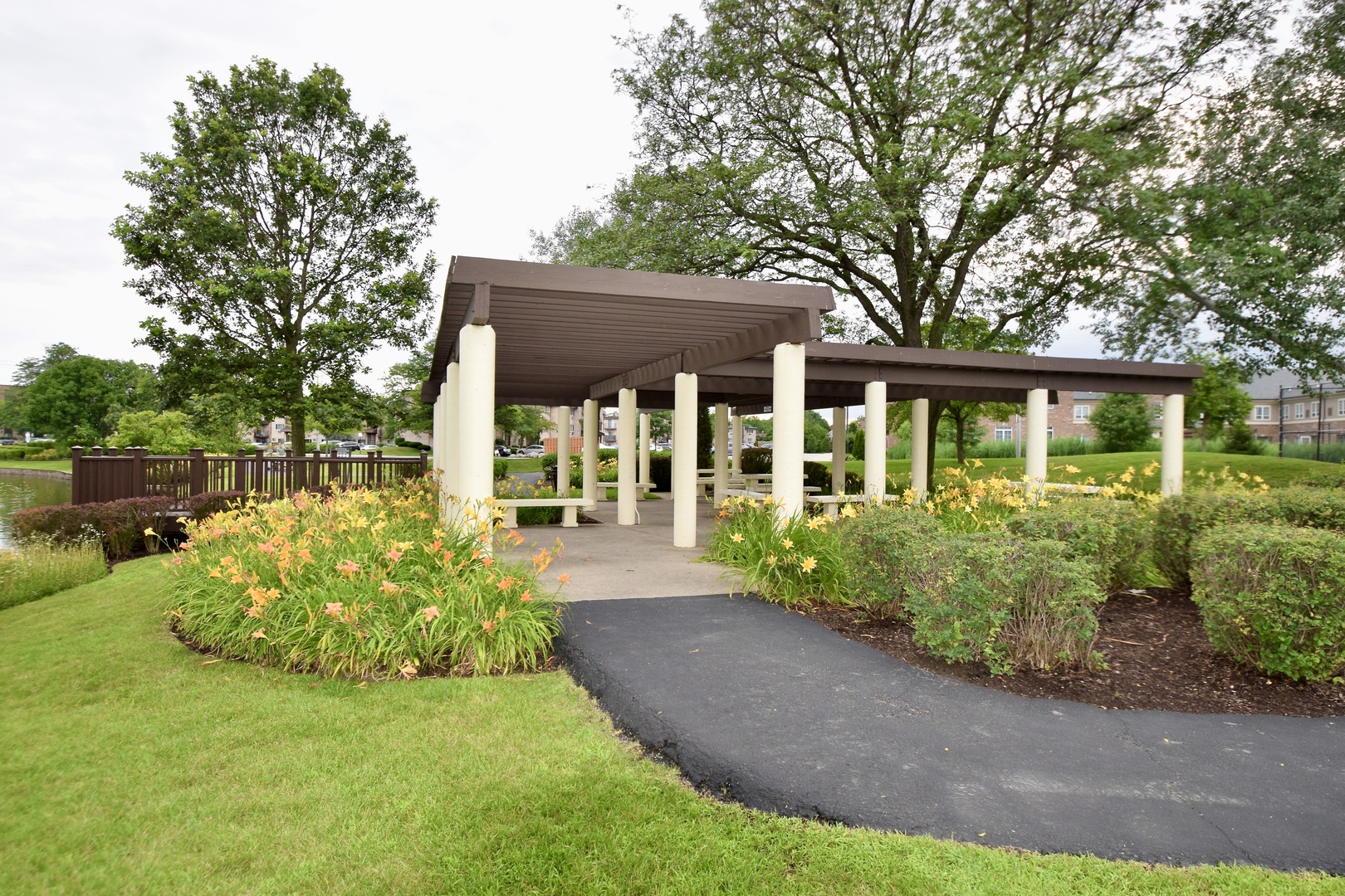 1101 S Hunt Club Drive #115, Mount Prospect, IL 60056