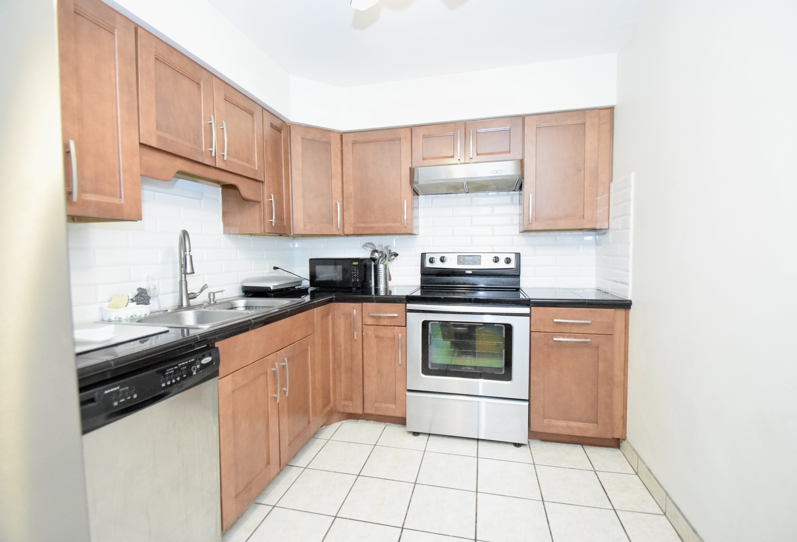 1101 S Hunt Club Drive #115, Mount Prospect, IL 60056