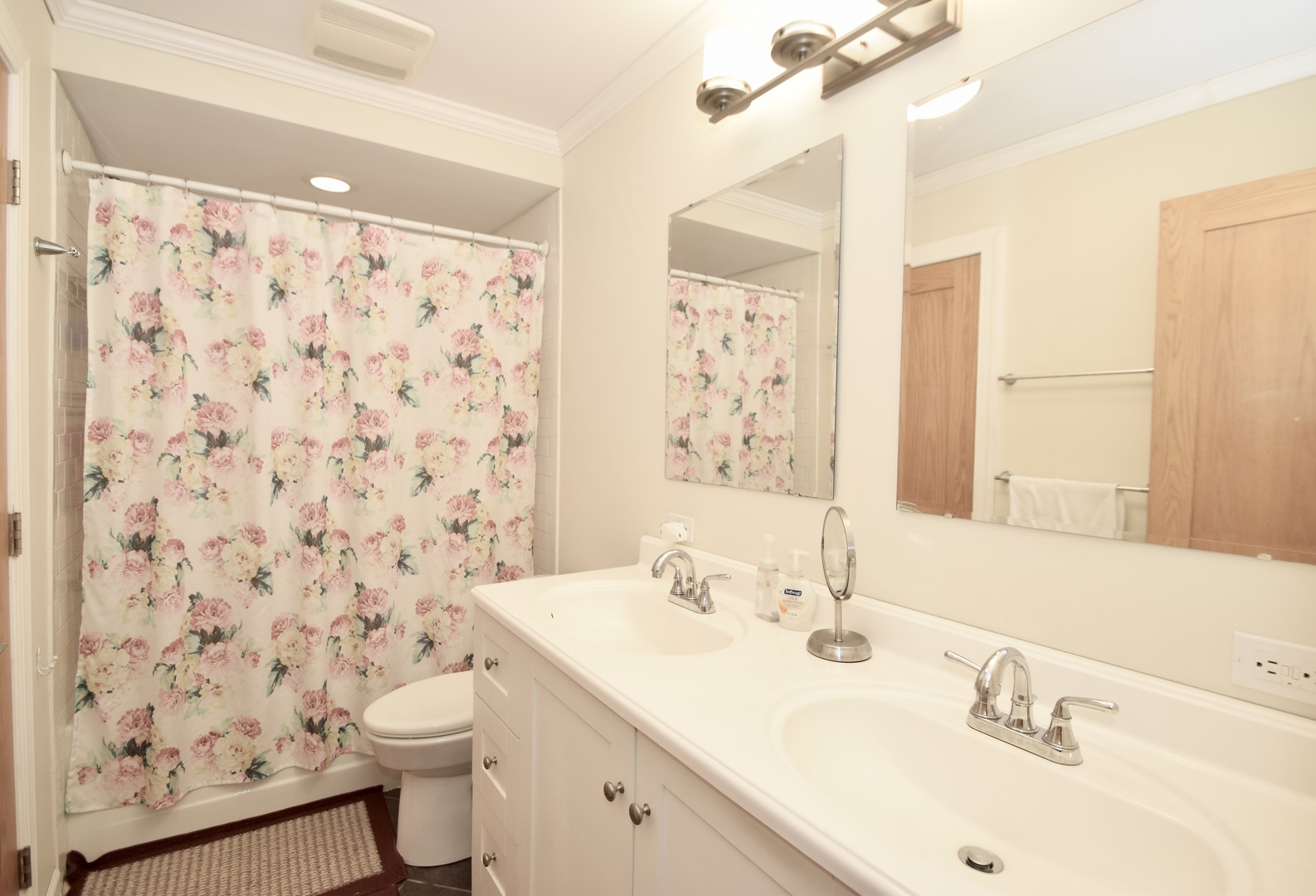 1101 S Hunt Club Drive #115, Mount Prospect, IL 60056