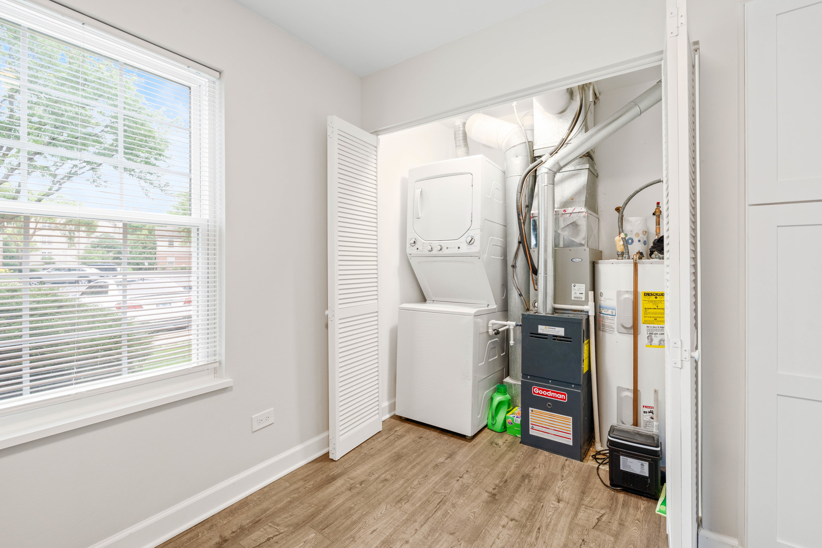 130 Crest Wood Court #1, Schaumburg, IL 60195