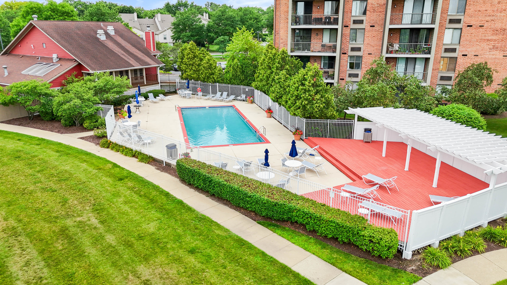 130 Crest Wood Court #1, Schaumburg, IL 60195