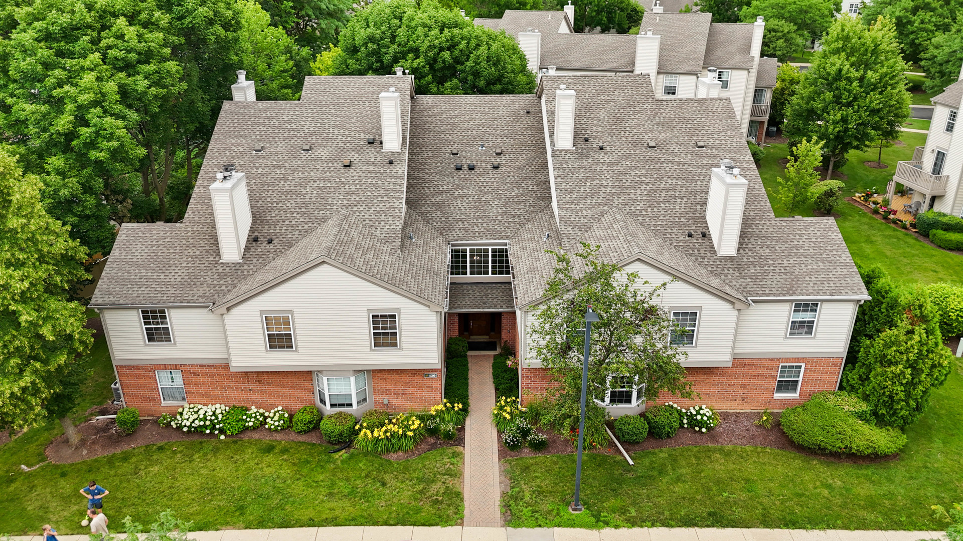 130 Crest Wood Court #1, Schaumburg, IL 60195