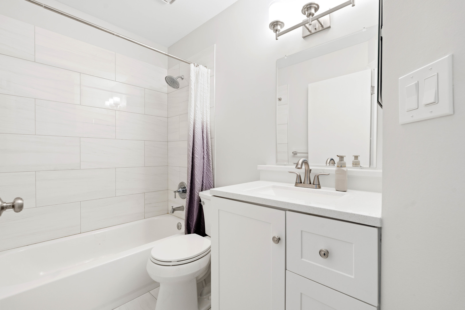 130 Crest Wood Court #1, Schaumburg, IL 60195