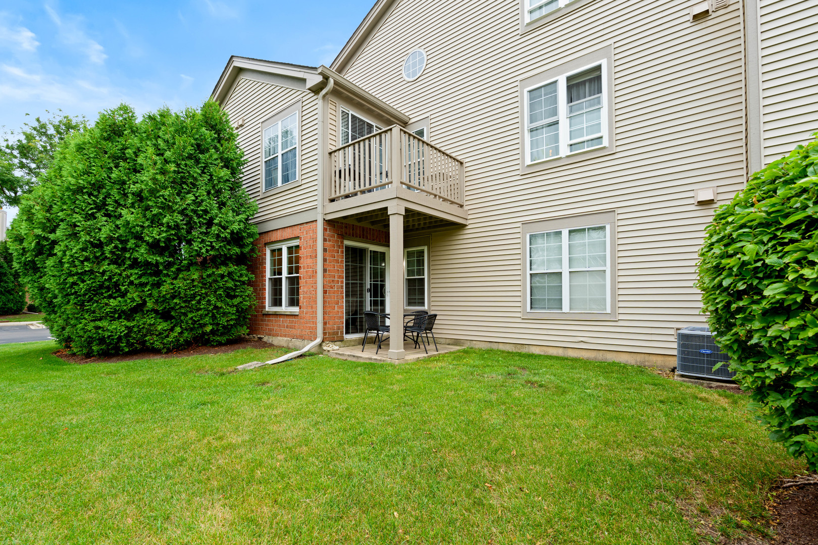 130 Crest Wood Court #1, Schaumburg, IL 60195
