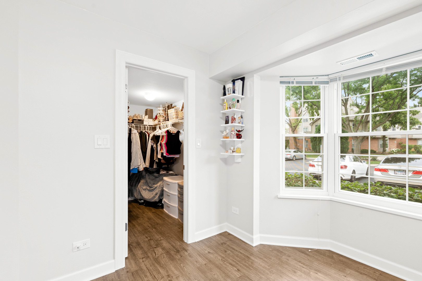 130 Crest Wood Court #1, Schaumburg, IL 60195