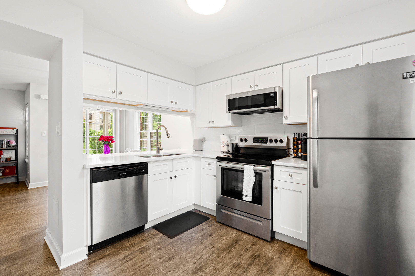130 Crest Wood Court #1, Schaumburg, IL 60195