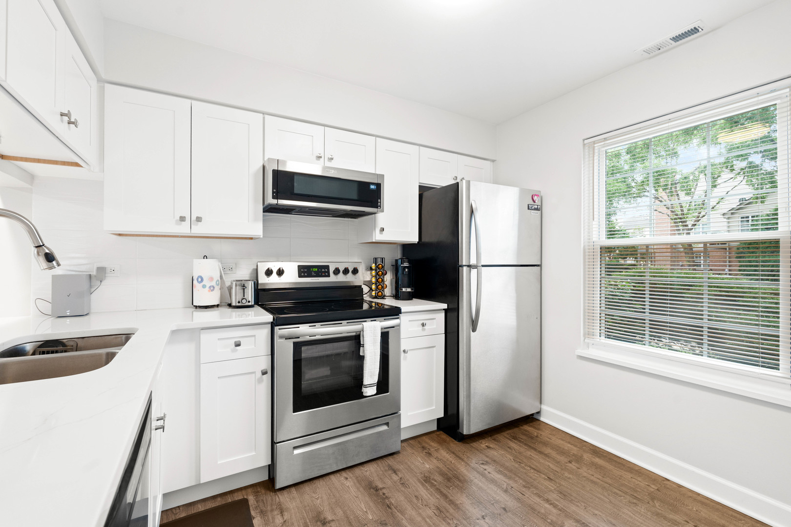130 Crest Wood Court #1, Schaumburg, IL 60195