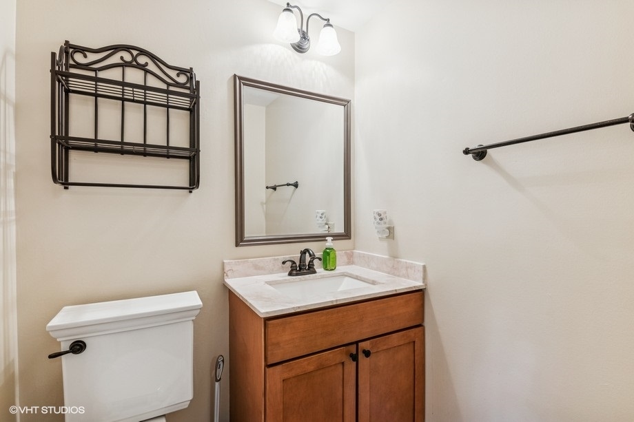 1063 Ridgefield Circle, Carol Stream, IL 60188