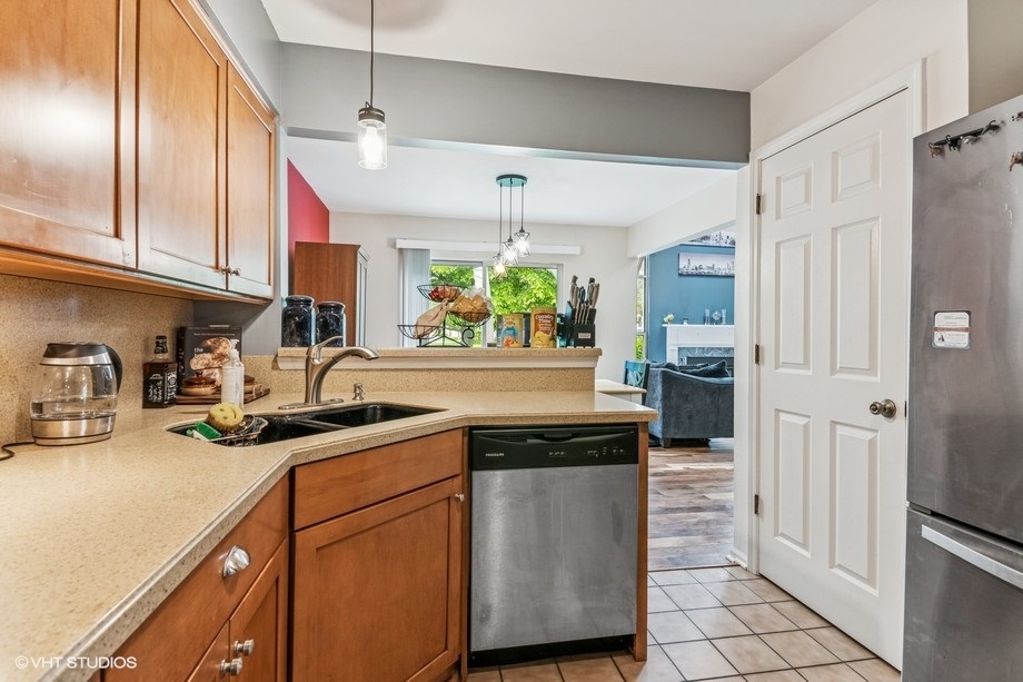 1063 Ridgefield Circle, Carol Stream, IL 60188