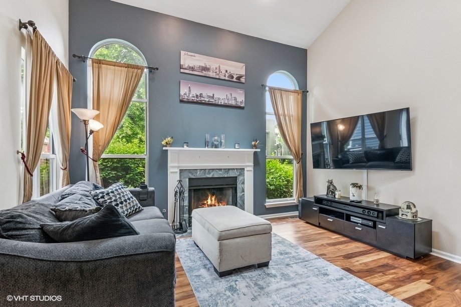 1063 Ridgefield Circle, Carol Stream, IL 60188
