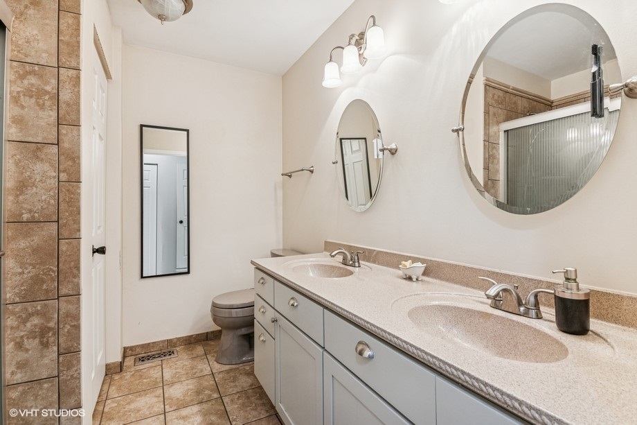 1063 Ridgefield Circle, Carol Stream, IL 60188