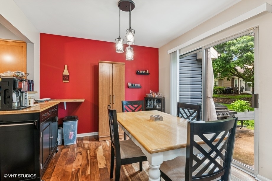 1063 Ridgefield Circle, Carol Stream, IL 60188