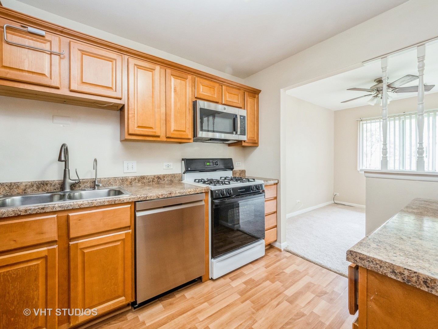 127 Wolcott Court #2, Schaumburg, IL 60193
