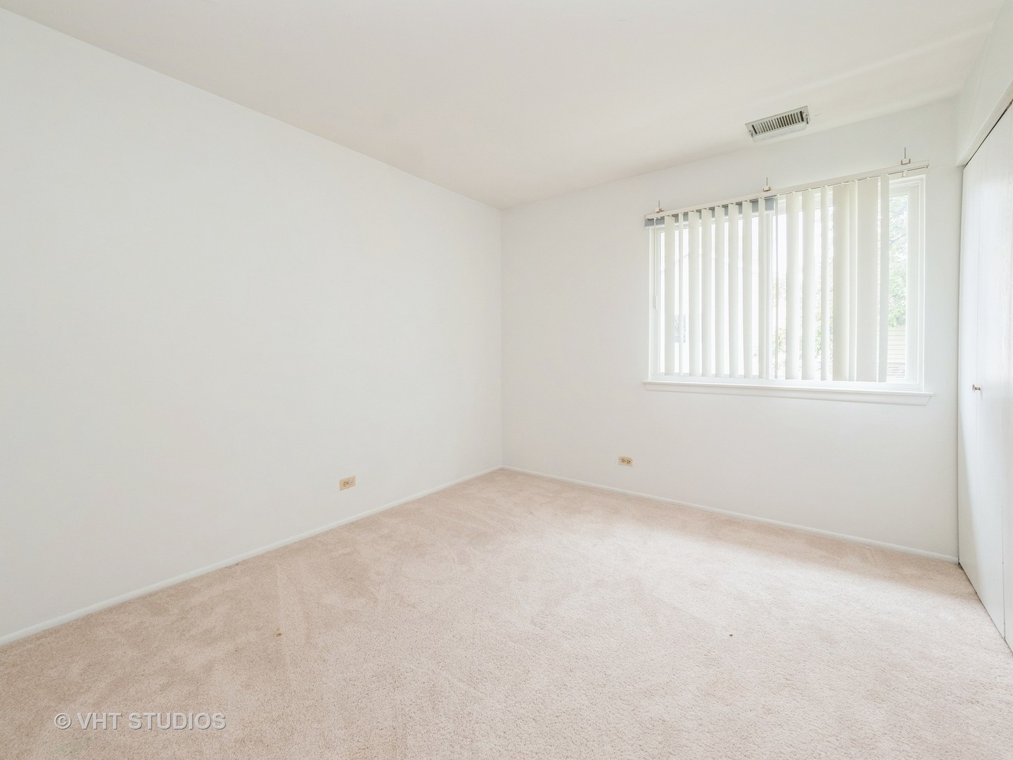 127 Wolcott Court #2, Schaumburg, IL 60193