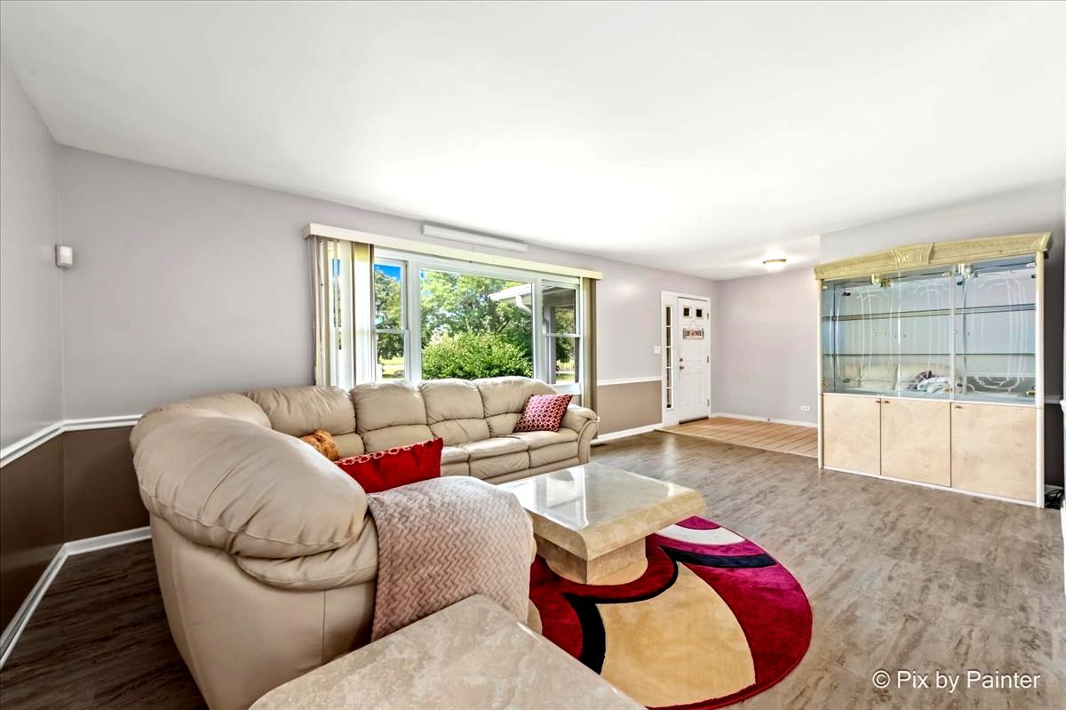 2012 Newport Circle, Hanover Park, IL 60133