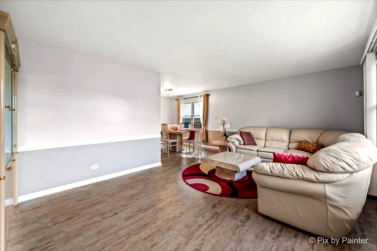 2012 Newport Circle, Hanover Park, IL 60133