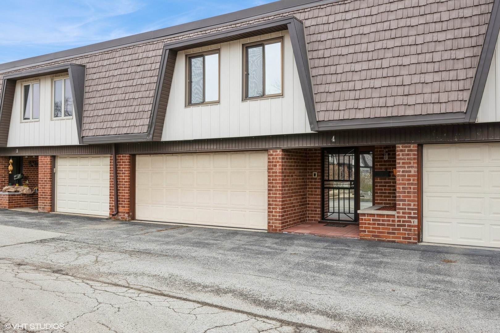 4 Cour La Salle Court, Palos Hills, IL 60465