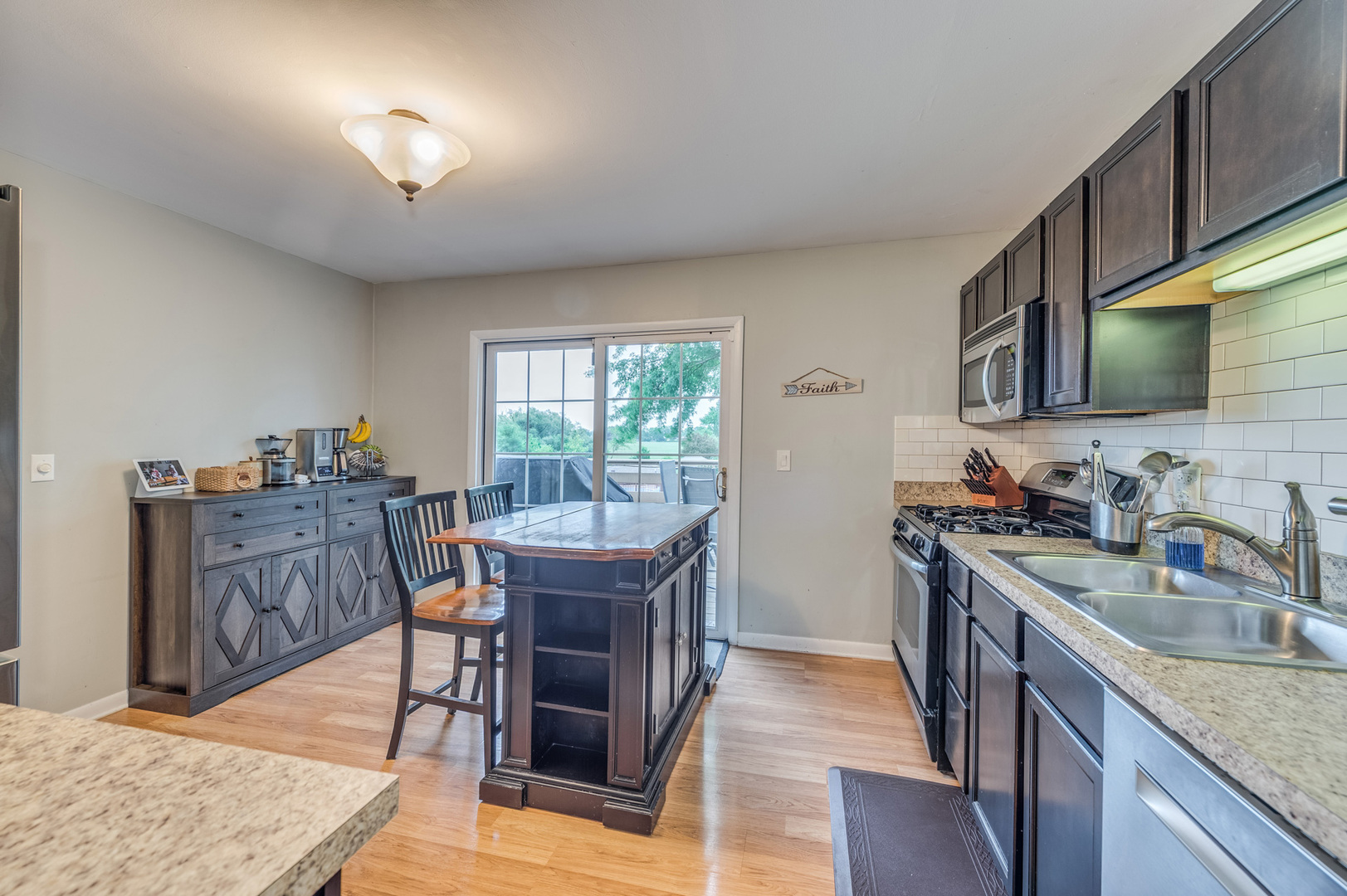655 Oklahoma Circle, Elk Grove Village, IL 60007