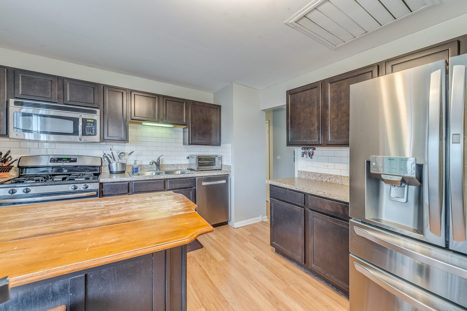 655 Oklahoma Circle, Elk Grove Village, IL 60007