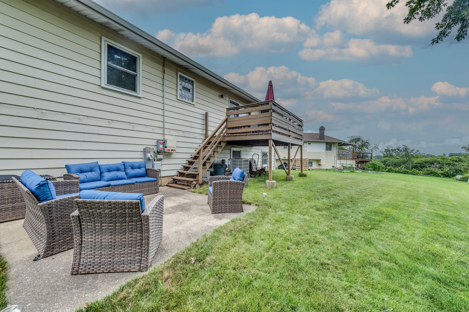 655 Oklahoma Circle, Elk Grove Village, IL 60007