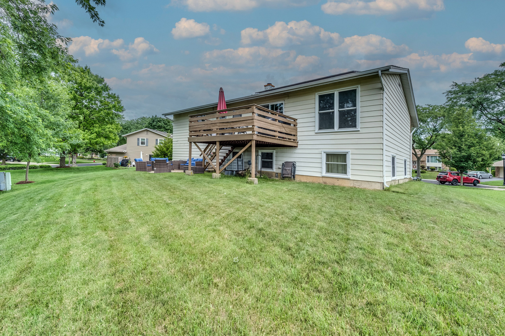 655 Oklahoma Circle, Elk Grove Village, IL 60007