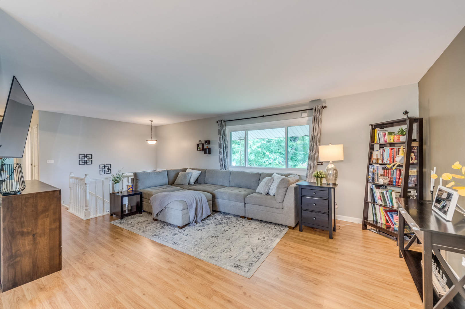 655 Oklahoma Circle, Elk Grove Village, IL 60007