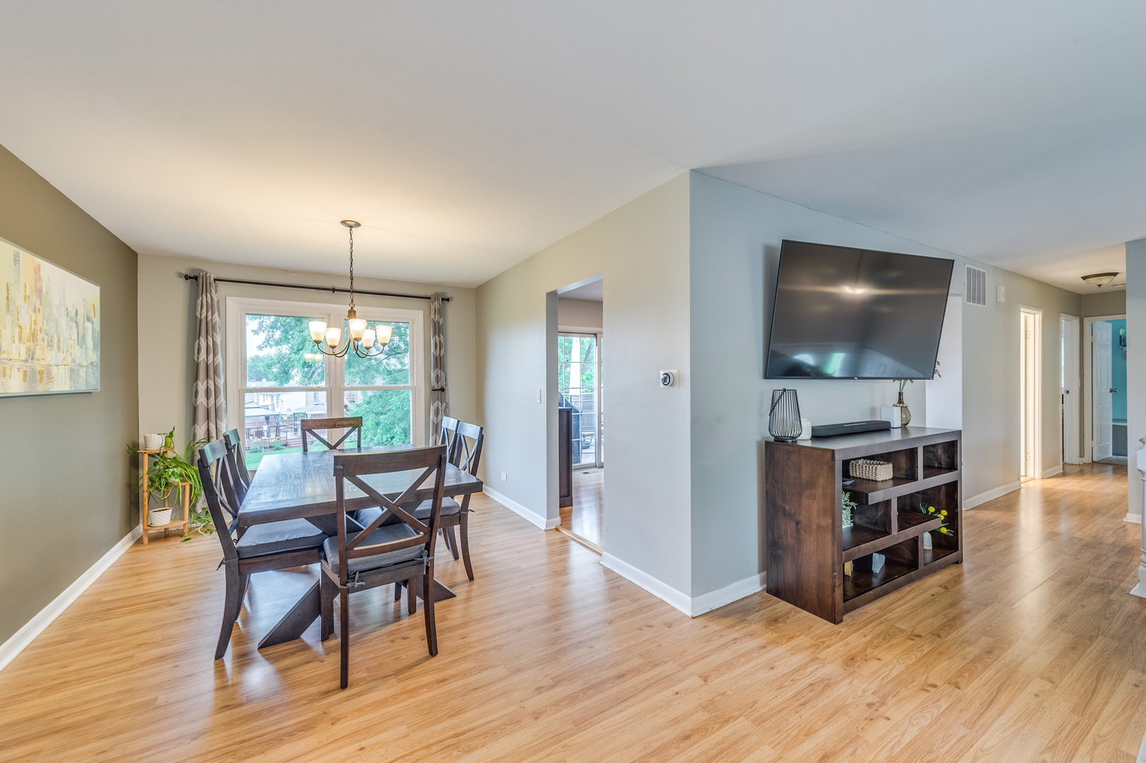 655 Oklahoma Circle, Elk Grove Village, IL 60007