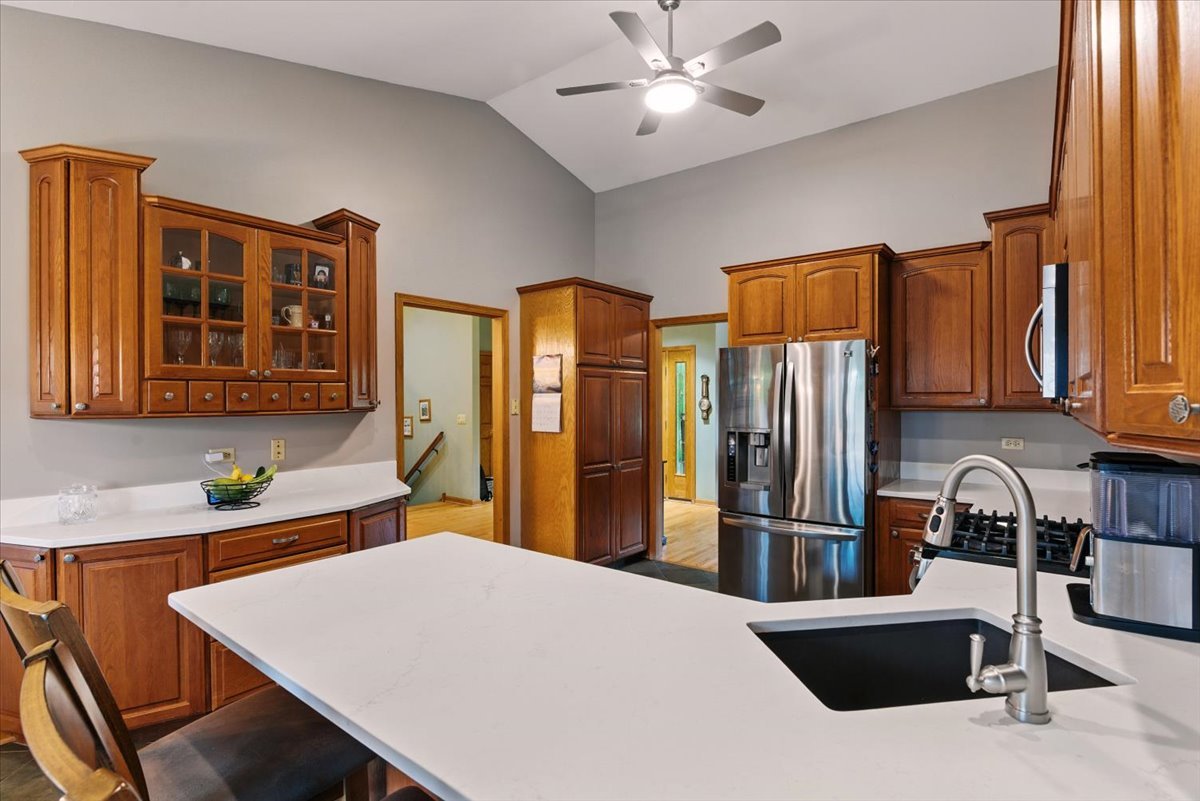 2411 S Hidden Trail, Spring Grove, IL 60081