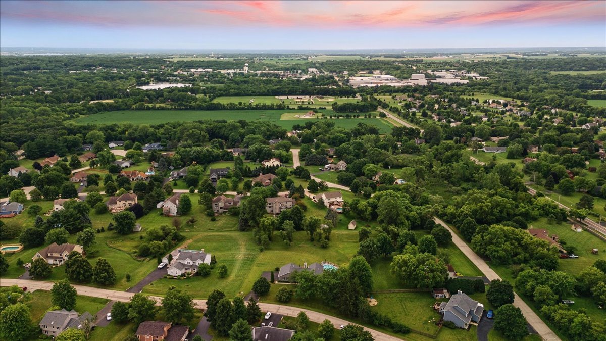 2411 S Hidden Trail, Spring Grove, IL 60081