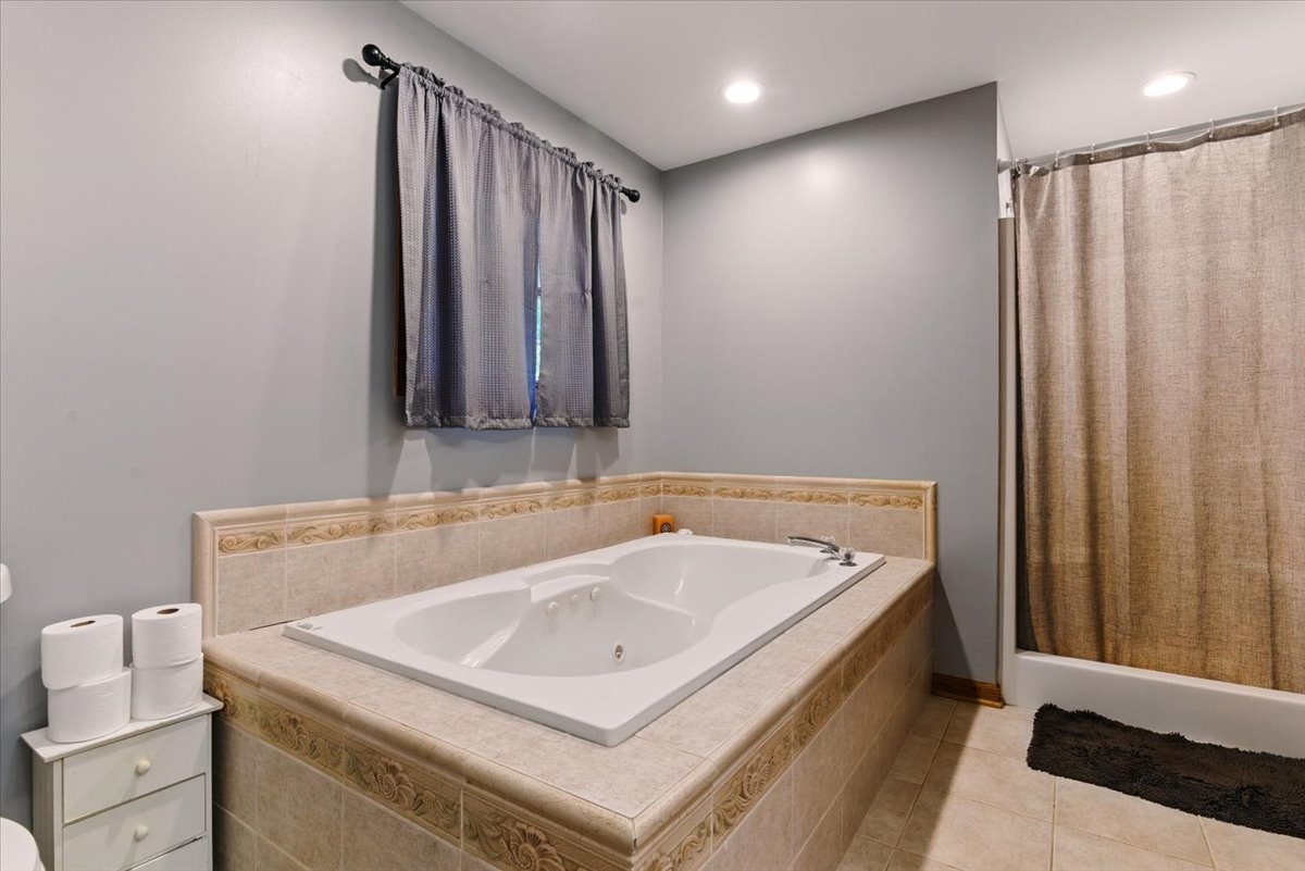 2411 S Hidden Trail, Spring Grove, IL 60081