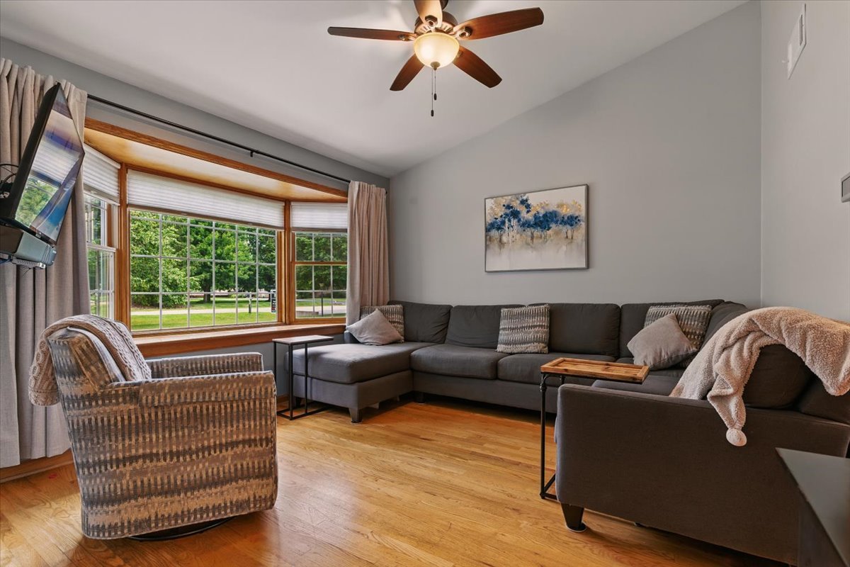 2411 S Hidden Trail, Spring Grove, IL 60081