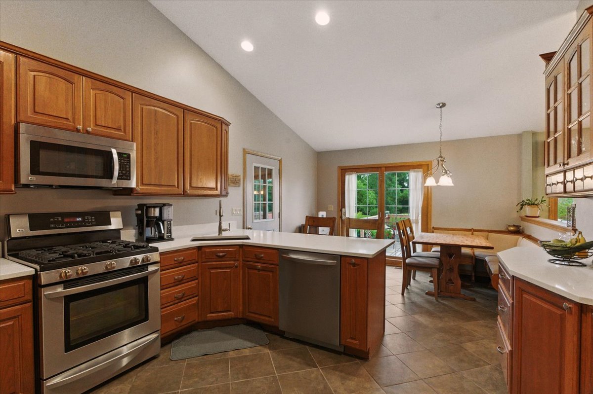 2411 S Hidden Trail, Spring Grove, IL 60081
