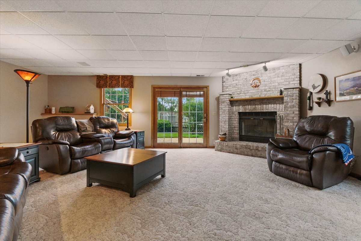 2411 S Hidden Trail, Spring Grove, IL 60081