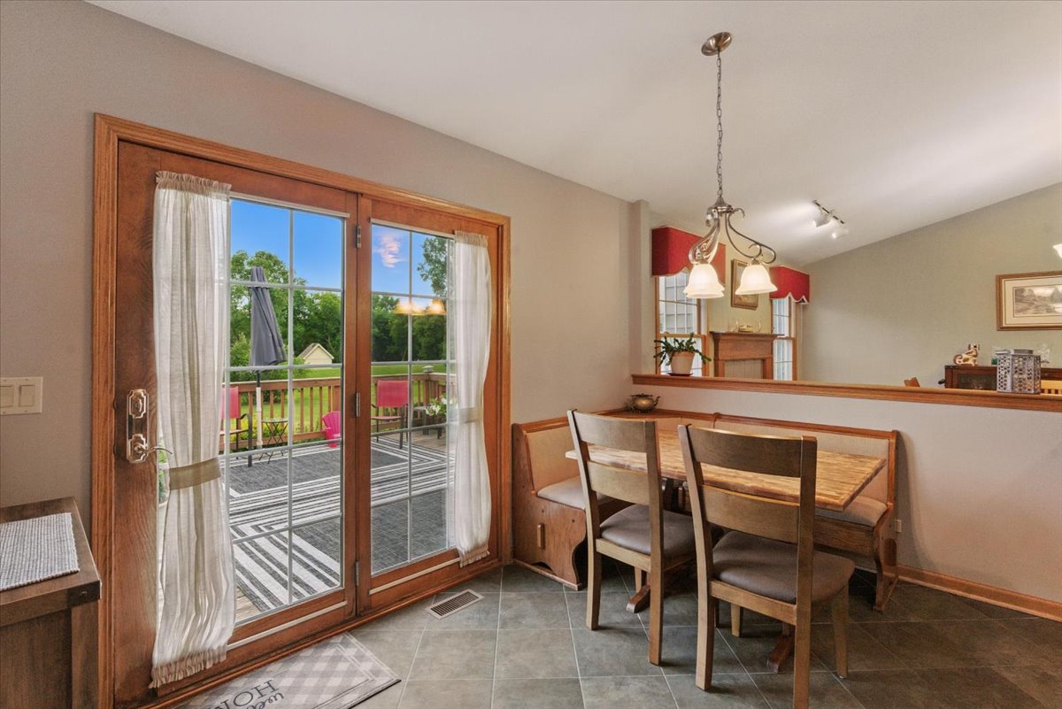 2411 S Hidden Trail, Spring Grove, IL 60081
