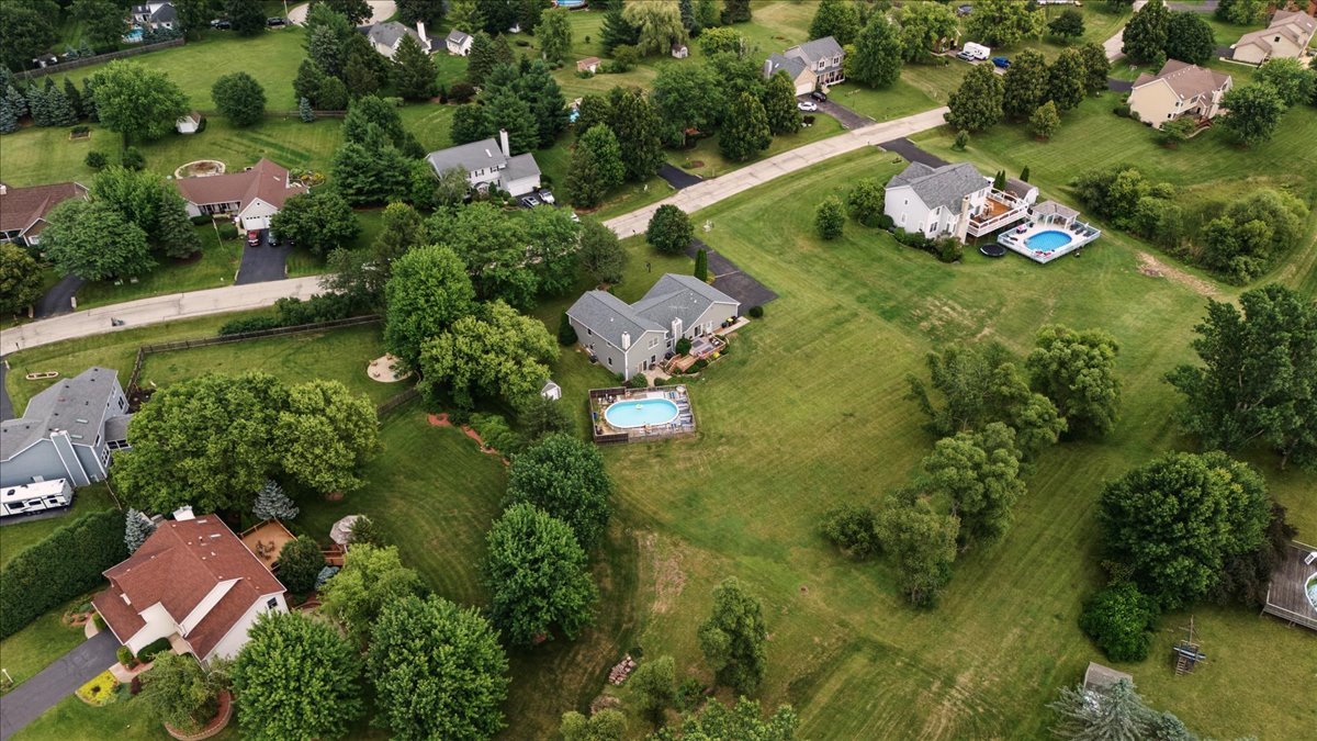 2411 S Hidden Trail, Spring Grove, IL 60081