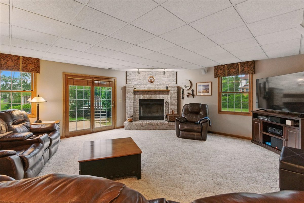 2411 S Hidden Trail, Spring Grove, IL 60081